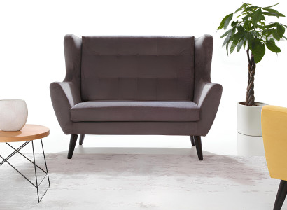 Moderný sivý Chesterfield gauč pre tri osoby