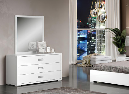 Moderná biela komoda s zrkadlom