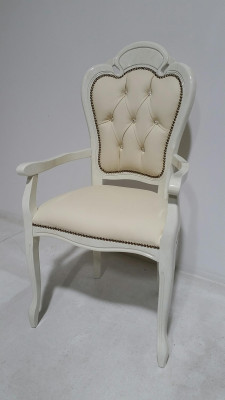 Klasická drevená jedáleň dizajnu luxusného nového nábytku