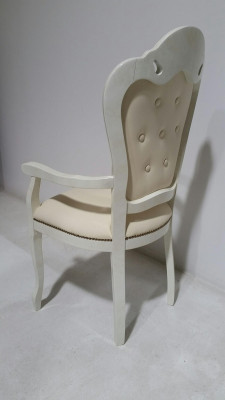 Klasická drevená jedáleň dizajnu luxusného nového nábytku