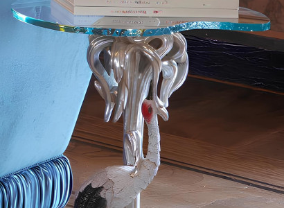 Luxusný drevený konferenčný stolík klasického barokového rokokového štýlu