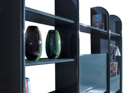 Mobilná knižnica s dvojitou priehradkou do kancelárie a obývacej izby