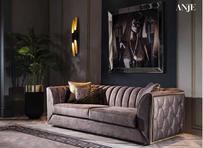 Moderný trojsedák z nehrdzavejúcej ocele