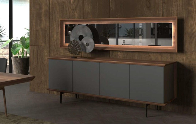 Luxusný jedálenský nábytok so stolom, stoličkami, komodou a zrkadlom