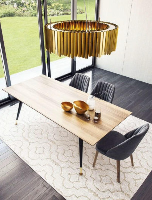 Luxusná sivá tkaninová kuchynská stolička so strednou mäkkosťou