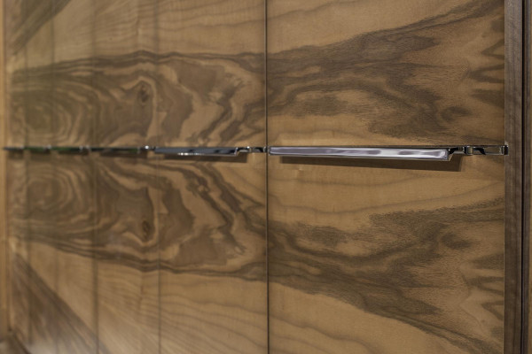 Kompletný hotelový nábytok v hnedej farbe so 4 dielmi