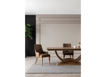 Luxusná kožená stolička s hnedým koženým vzorom