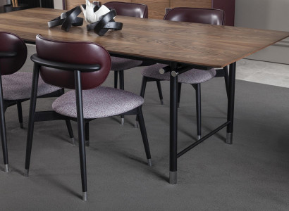 Luxusný jedálenský stôl, praktický stôl, drevený nábytok