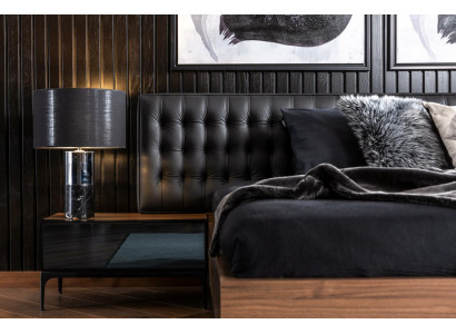 Čierna a hnedá nočná skrinka