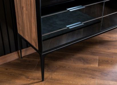 Praktická čierna komoda s 139 cm úložného priestoru