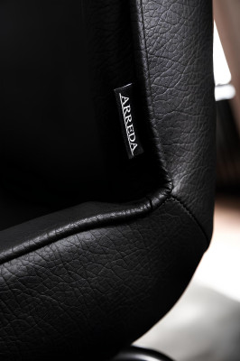 Luxusný stôl so 4 skladacími stoličkami