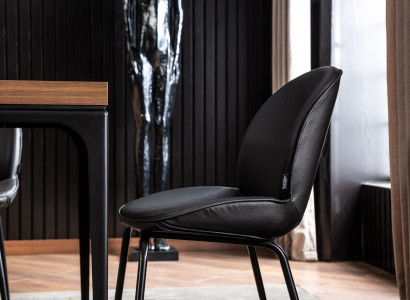 Moderná čierna zavesená stolička na strop