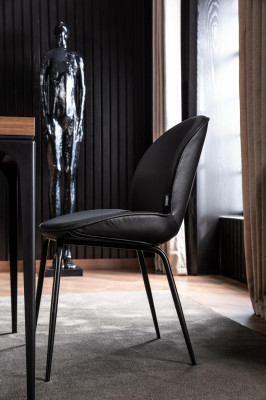 Moderná čierna zavesená stolička na strop