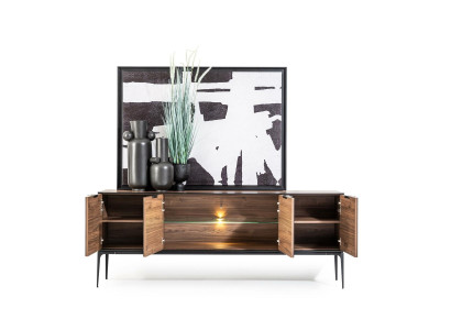 Moderný nábytok so zrkadlom a úložným priestorom