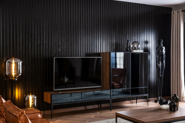 Bež, čierna a hnedá obývacia skriňa