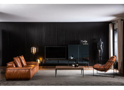 TV skrinka s integrovanou zásuvkou