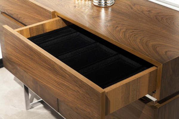 Kompletný nábytok do spálne s posteľou, nočným stolíkom a komodou, hotelová kvalita, 5 kusov.