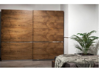 Omara Suuri s hnedými posuvnými dverami 265 cm