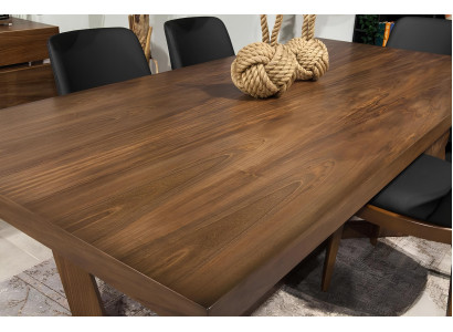 Súprava s 9 dielmi z jedálenského stola, stoličiek a nábytku