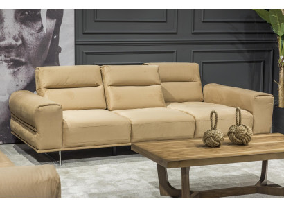 Bež lavica pre tri osoby s vankúšmi