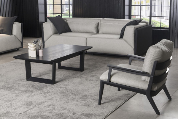 Luxusný stôl s čiernou štruktúrou