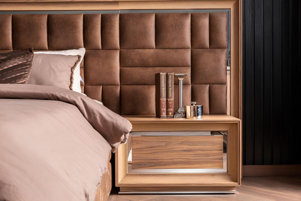 Kompletná spálňová súprava s posteľou + luxusné nočné stolíky v hnedej farbe