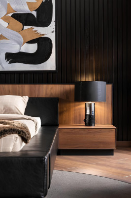 Luxusná spálňa s kompletným nábytkom s nočnou skrinkou, skriňou, stolom a posteľou v 6 častiach