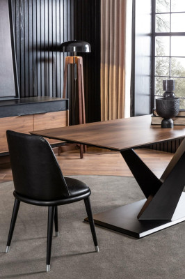 Luxusná čierna kožená stolička, mäkké stoličky, dizajnový nábytok do obývačky a kuchyne