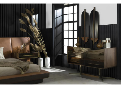 Kompletná spálňová nábytková súprava, ktorá obsahuje posteľ, nočnú skrinku a skriňu, 5 kusov.