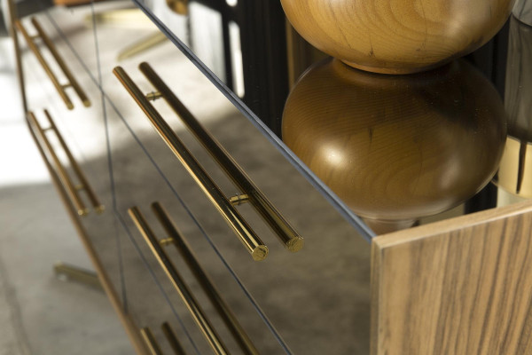 Moderná komoda s zrkadlom