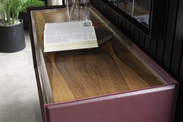 Skriňa Omara Violet s posuvnými dverami na 141 cm