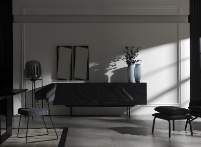 Nábytková súprava Mustan z skrine, stoličky a stola