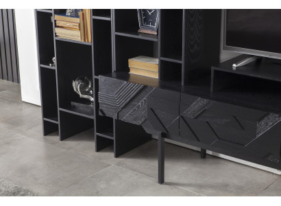 Čierna nástenná jednotka s otvoreným úložným priestorom do obývačky