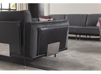 Luxusná talianska sedacia súprava pre 3 osoby s mäkkými sivými vankúšmi