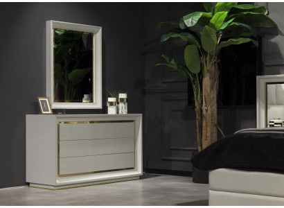 Moderná biela komoda so zrkadlom a úložným boxom