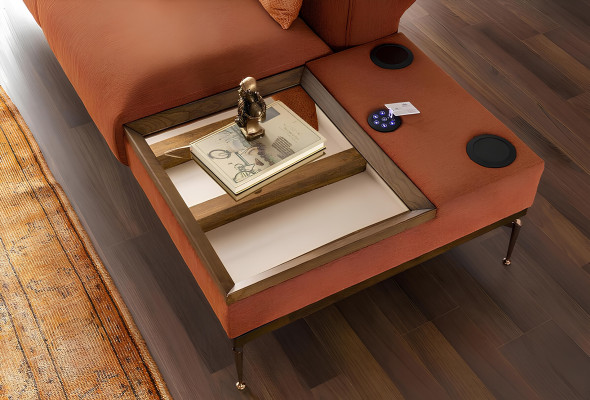 Sofa s tromi sedadlami v modro-oranžovej tkanine