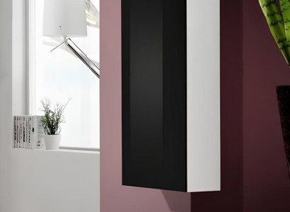 Klasická drevená nástenná vitrína pre luxusnú obývačku