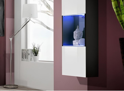 Moderná závesná vitrína do dizajnovej obývačky