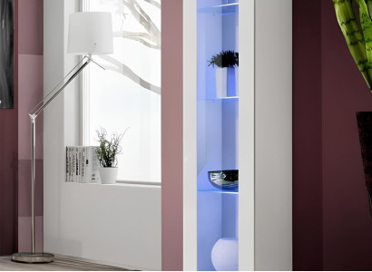 Biela visiacá výstavná skriňa z luxusného dreva na dekoráciu obývacej izby