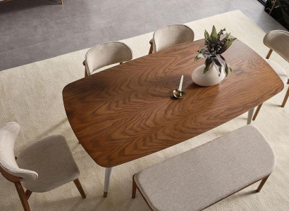 Elegantný set, ktorý obsahuje jedálenský stôl a 4 stoličky + lavicu v béžovej farbe