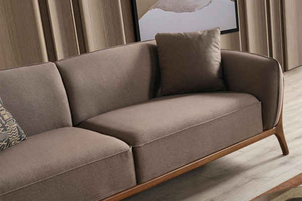 Elegantný 3-sedačkový hnedý gauč do obývacej izby