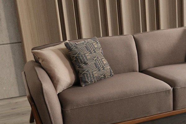 Elegantný 3-sedačkový hnedý gauč do obývacej izby