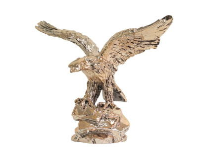 Moderná dekoratívna socha v tvare zlatého orla z plastu