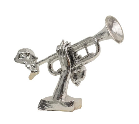 Moderná socha saxofonistu