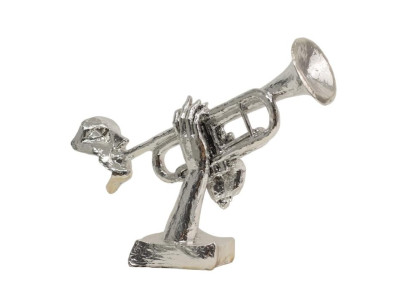 Moderná socha saxofonistu