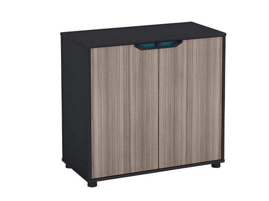 Hnedý a čierny drevený nábytok