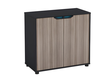 Hnedý a čierny drevený nábytok