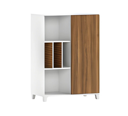 Moderná biela skriňa s otvorenými policami a elegantnými dverami