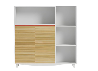 Elegantná kancelárska skriňa s drevenými policami a červenými akcentmi