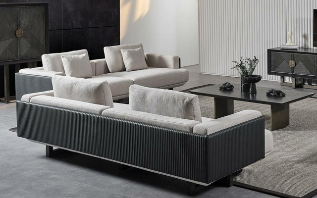 Nábytkový set v hnedej tkanine so stolom a lavicami